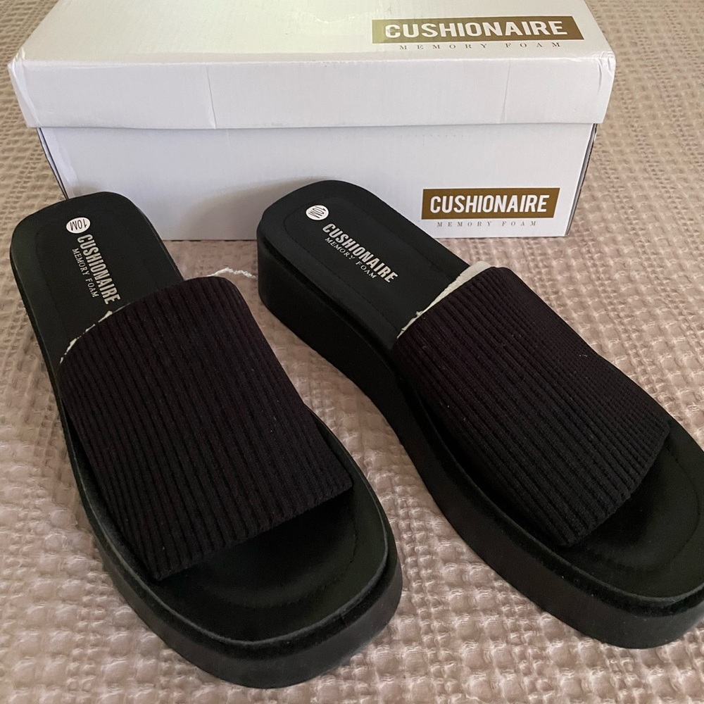 CUSHIONAIRE Women's Pim knit platform sandal with +Memory Foam